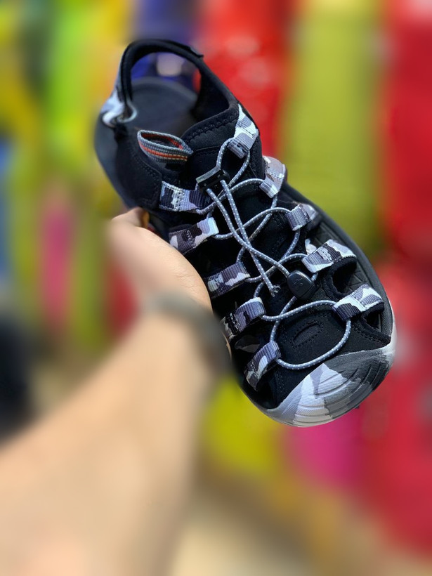 صندل طبیعت گردی جلو بسته سیکس-تن Six.Ten